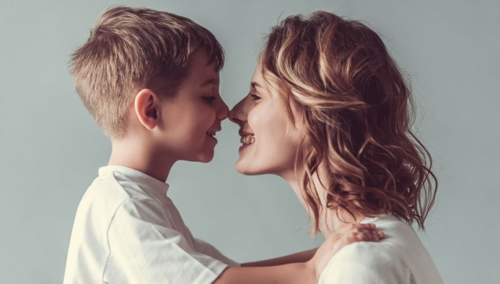 mamma e bambino, come intervenire se il bambino parla male
