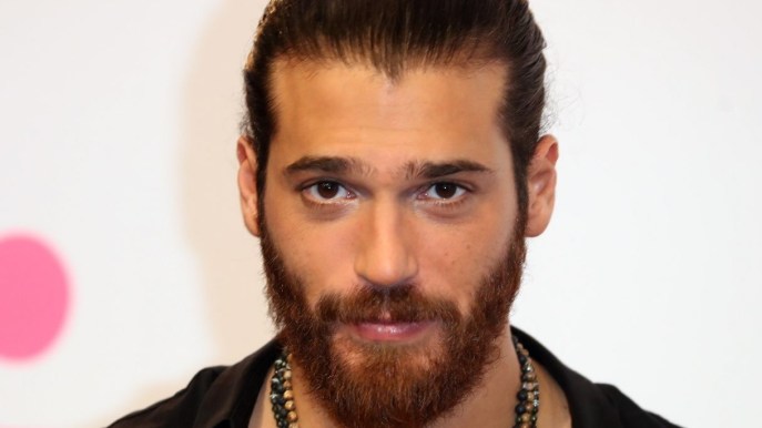 Can Yaman, polemiche sulla sua vacanza a Belgrado: cosa è successo