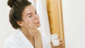 Crema contorno occhi: l’alleato beauty per uno sguardo riposato e sano
