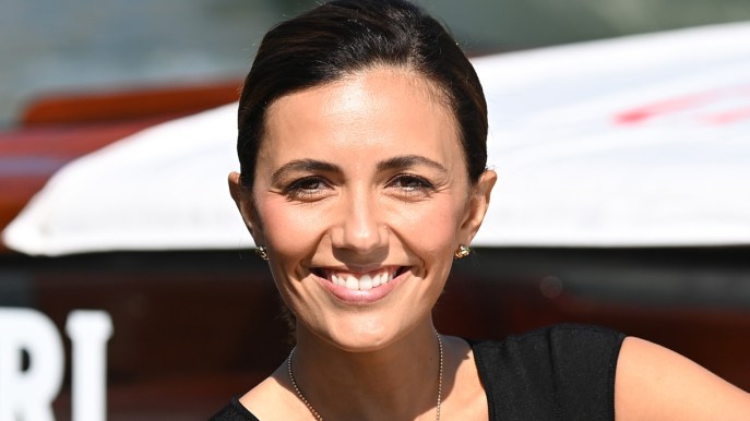 Venezia 2021: Serena Rossi, il perfetto tubino nero che sta bene a tutte