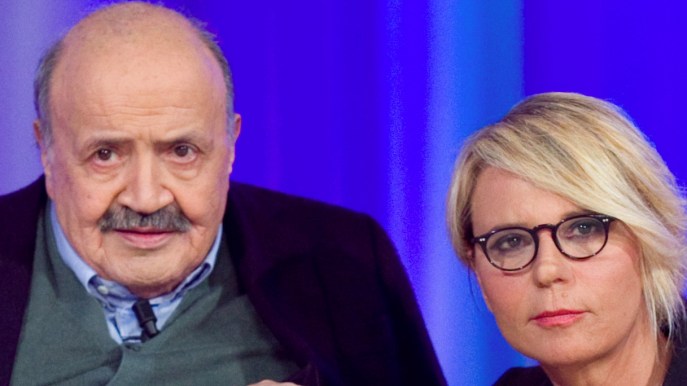 Costanzo, il primo incontro con Maria: la benedizione di Monica Vitti