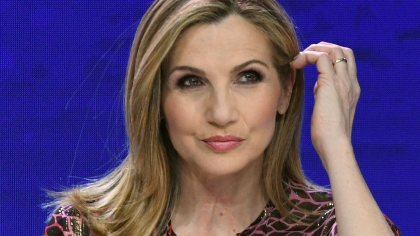 Amici, brutte notizie per Lorella Cuccarini: Flaza non cambia