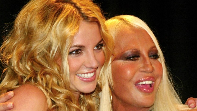 Britney Spears, l’abito da sposa parla italiano: sarà di Versace