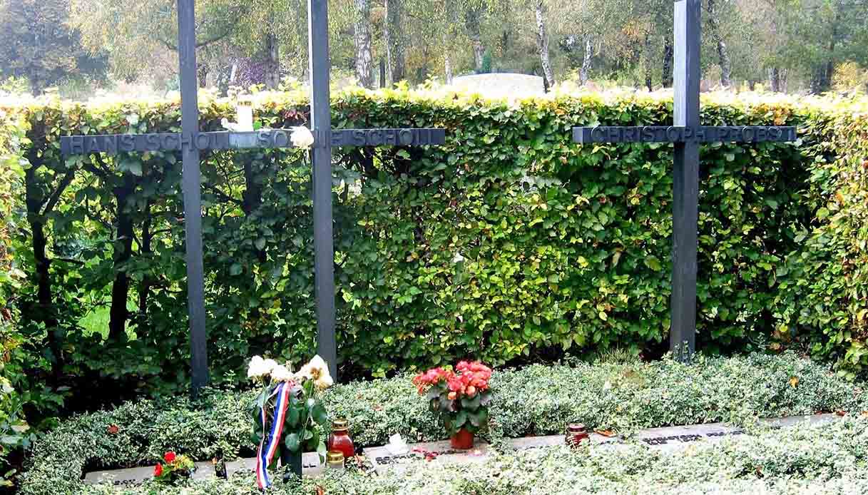 La tomba dei ragazzi della Rosa Bianca