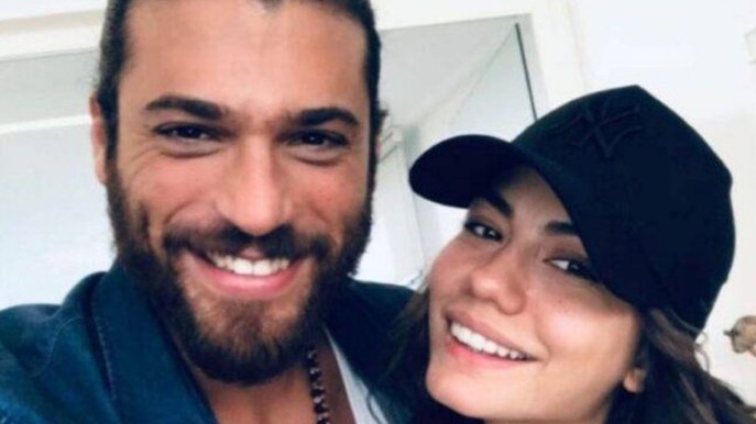 Can Yaman e Demet Ozdemir, una relazione mantenuta (a lungo) segreta