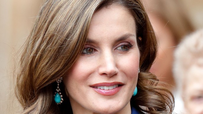 Letizia di Spagna, look da bambola e boccoli esagerati con lo shampoo 9,90 euro