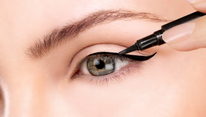 Allungare lo sguardo con l'eyeliner