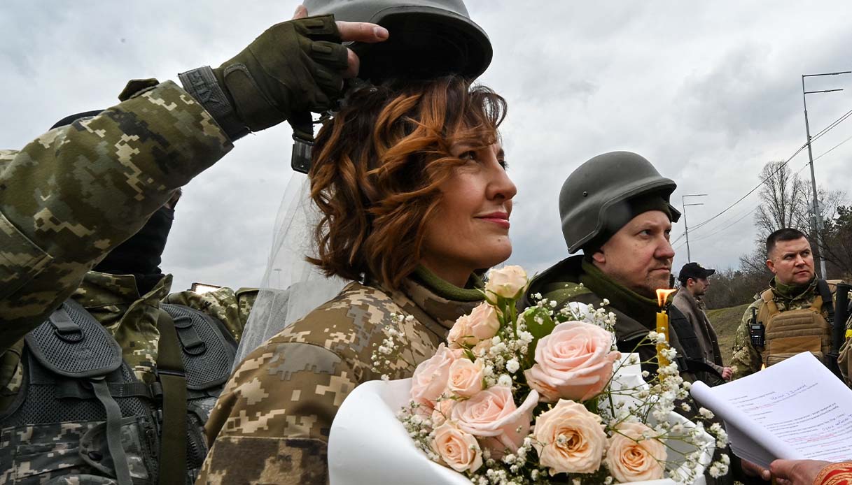 Valery e Lesya, matrimonio al fronte