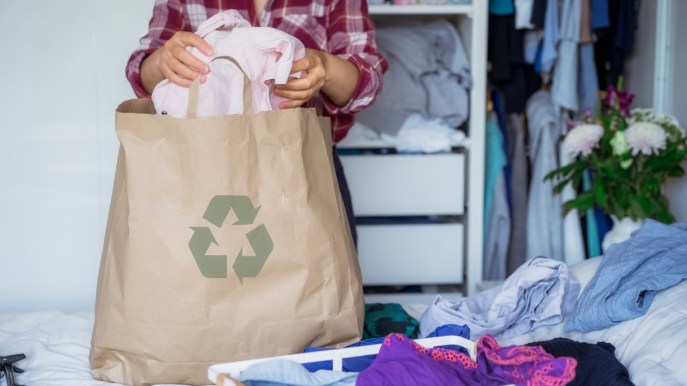 Abiti e accessori usati, dove portarli per riciclarli?