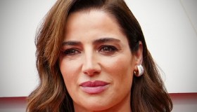 Luisa Ranieri è tornata, i primi look ad alta seduzione di “Lolita Lobosco 2”