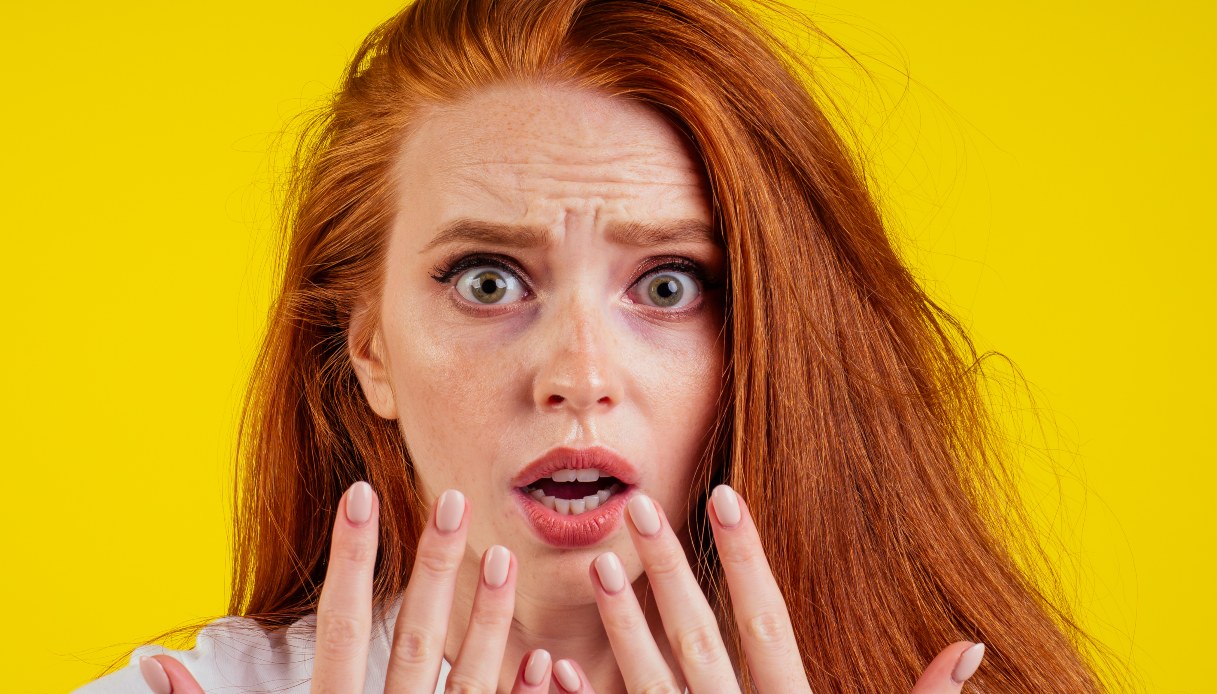 viso preoccupato applicazione smalto errata