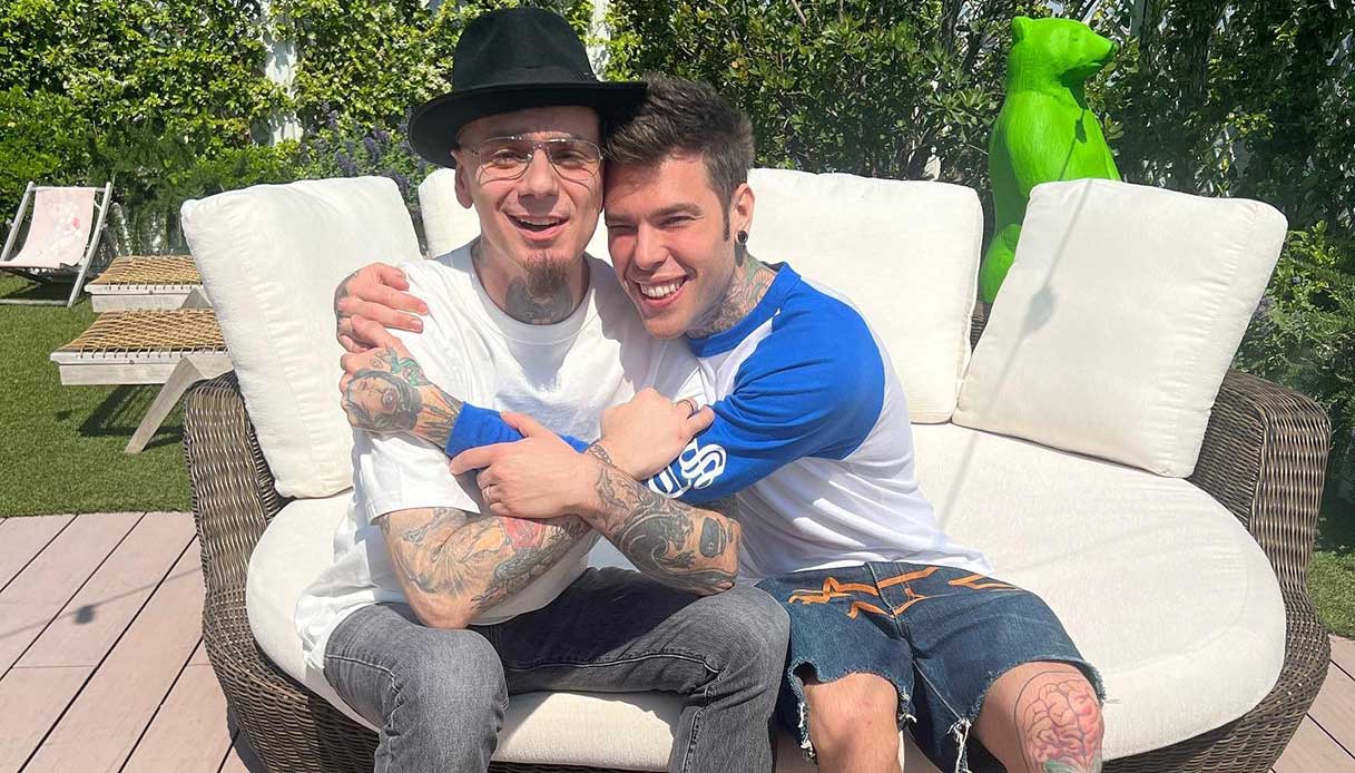 L'abbraccio tra J Ax e Fedez