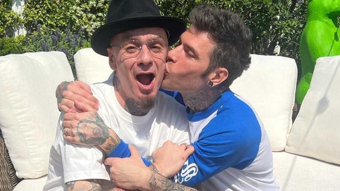 Fedez e J-Ax la riappacificazione che ci fa bene. (E fa del bene)