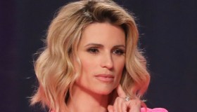 Michelle Hunziker mostra l’amore per Ramazzotti, ma nasconde Angiolini. Trussardi tace