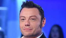 Paura per Tiziano Ferro: furto nella casa di Latina dei suoi genitori