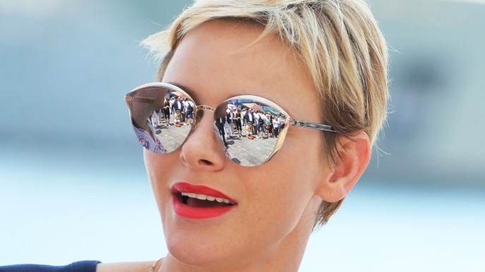 Charlene di Monaco si sbarazza di Alberto e infiamma la spiaggia