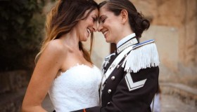 “La forza dell’amore”. Elena e Claudia, la carabiniera e la compagna finalmente spose