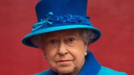 Regina Elisabetta, si preparano i funerali. Il dolore di Harry, arrivato troppo tardi