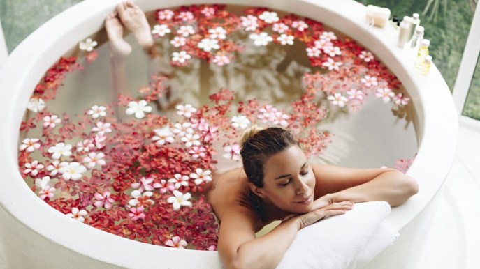 Gli Spiritual Bath diventati virali su TikTok sono la nostra nuova ossessione