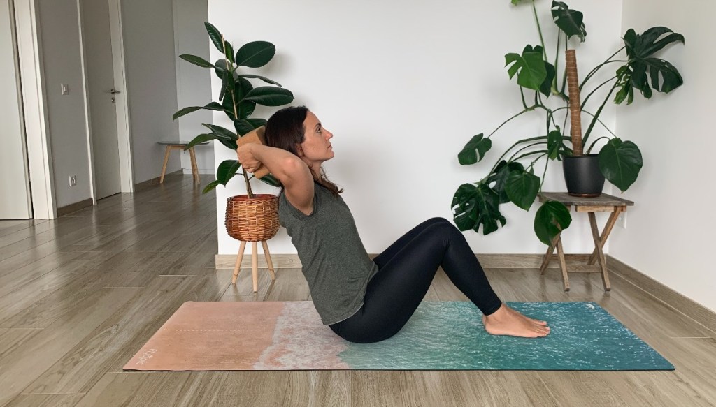 posizione yoga barca