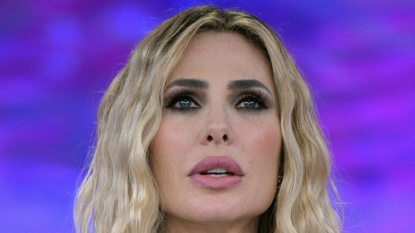 Ilary Blasi, bella come non mai su Instagram. Ma per i fan è “troppo magra”