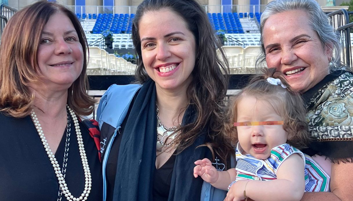 Julia Pontes, la neolaureata che ha fatto della maternità il suo più grande successo