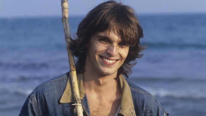 Miguel Bosé, una vita a camminare sul filo, sospeso a 100 metri dall’asfalto