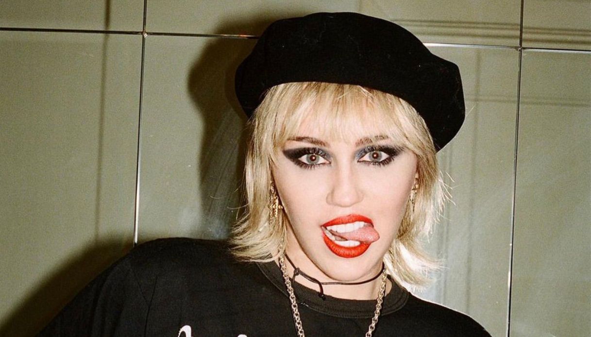 Miley Cyrus trucco occhi ravvicinati