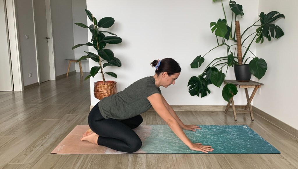 Posizione yoga del Bambino