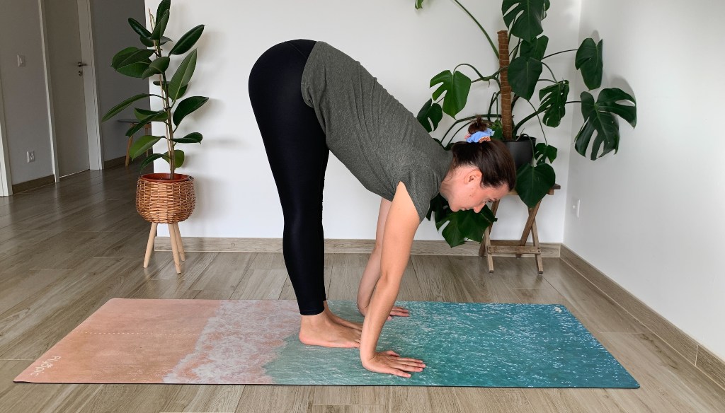 posizione Ardha Uttanasana
