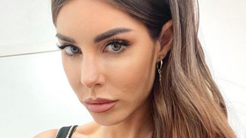 Bianca Atzei incinta, posa nuda col pancione su Instagram
