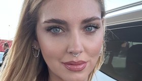 Chiara Ferragni, il look a Petra fa discutere: gli scatti su Instagram