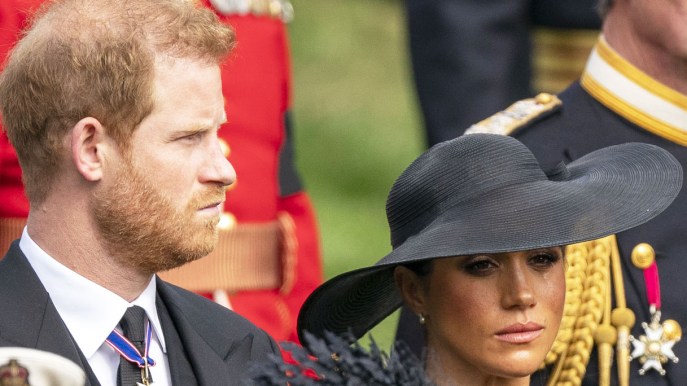 La Regina aveva un cancro: lo sapevano tutti tranne Harry e Meghan Markle