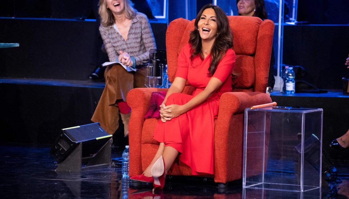 Sabrina Ferilli in rosso a Tu Sì Que Vales