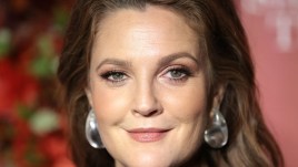 Drew Barrymore, la sua maschera viso preferita è il regalo perfetto di Natale. Costa meno di 10 euro