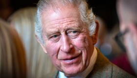 Re Carlo contrattacca: Harry e Meghan esclusi dal Natale dopo il trailer del documentario