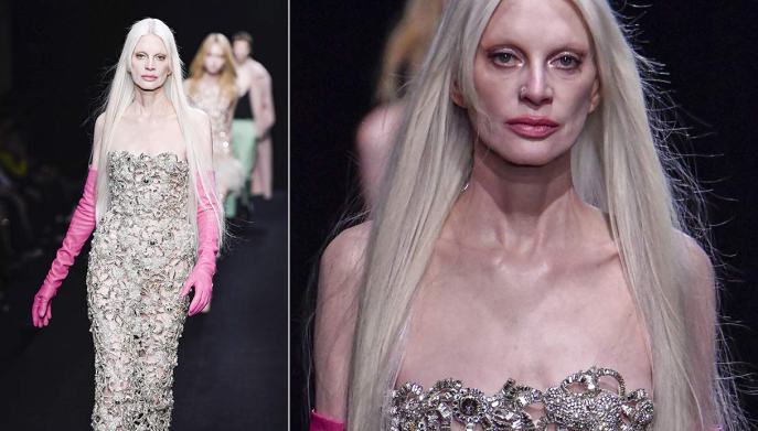 Kristen McMenamy alla sfilata Valentino