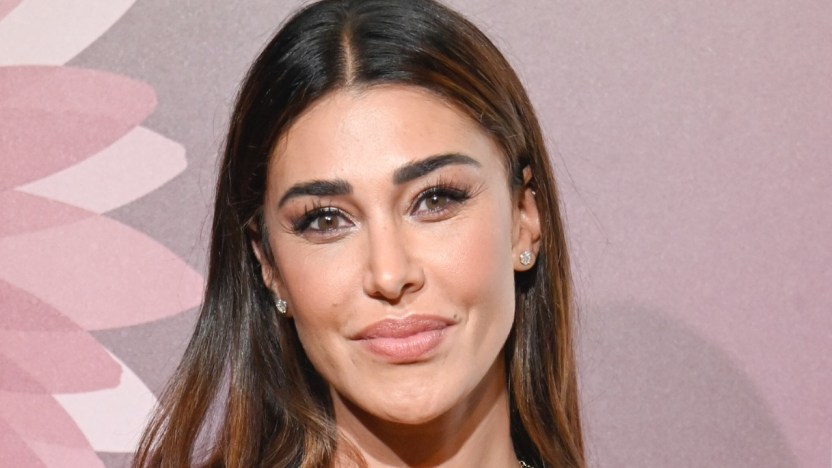 “Le Iene”, Belen come Shakira: “Sei una Twingo con le ruote bucate”