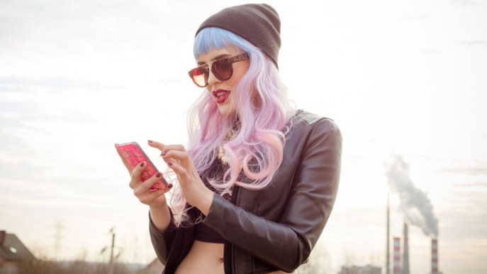 Capelli bicolor, la tendenza 2023 per chiome alternative