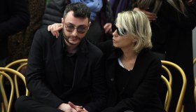 Maurizio Costanzo, Maria De Filippi scioccata. Assente all’apertura della camera ardente
