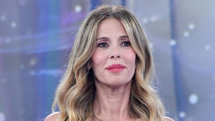 “Boomerissima”, Alessia Marcuzzi chiude in rosa: il look dell’ultima puntata