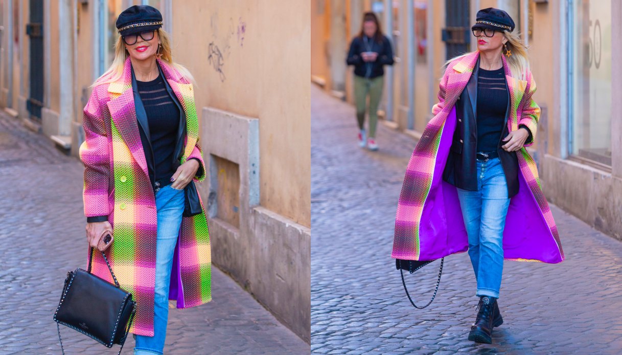Matilde Brandi look casual e multicolor