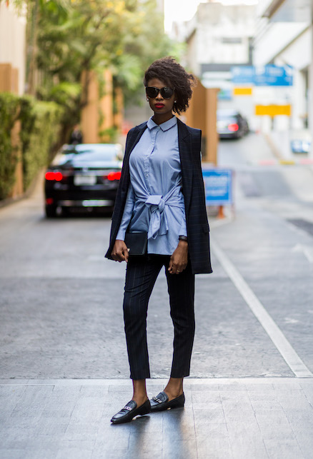 Camicia azzurra donna, come indossarla e abbinarla