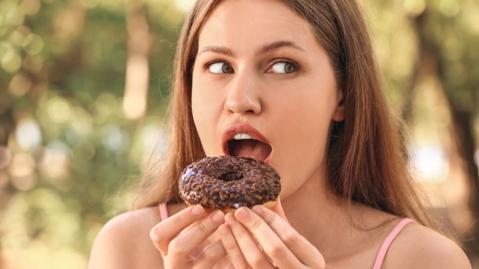 Chi ama rischia meno le abbuffate? Uno studio prova a spiegare il perché