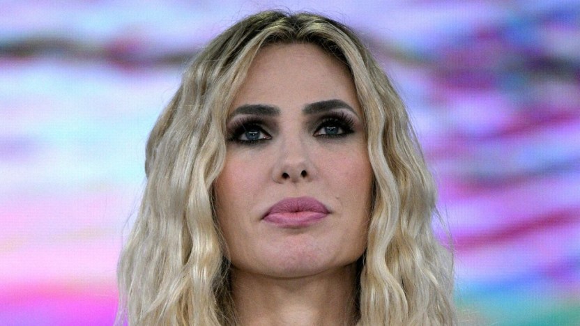 Ilary Blasi preoccupata per “L’Isola”. E si consola con Bastian