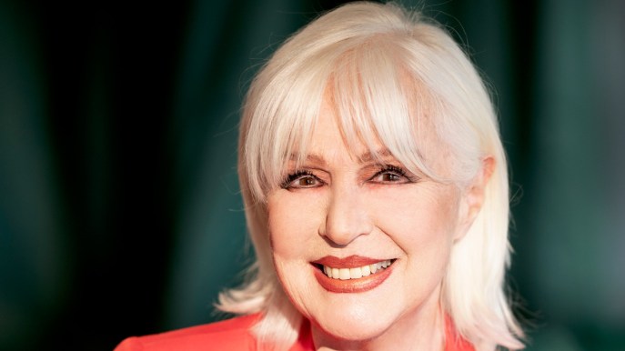 “Benedetta Primavera”, Loretta Goggi: “Il mio nuovo look? Sono una donna di tempi reali”