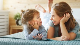 Il discorso di Silvia Avallone sulle donne che tutte le mamme e le figlie dovrebbero leggere
