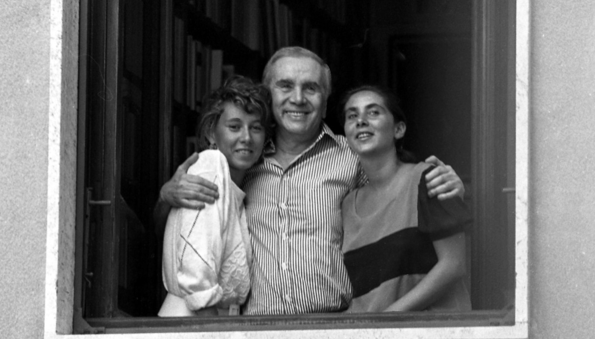 Enzo Tortora con le figlie
