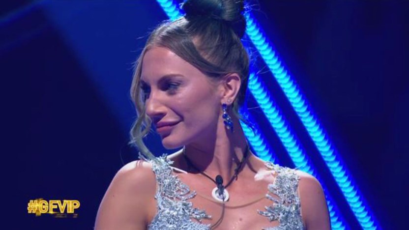 Nikita Pelizon: l’infanzia difficile, i rapporti tesi con la famiglia e la rinascita