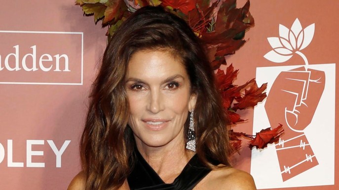 Cindy Crawford, il suo segreto di bellezza è un olio corpo a 5 stelle